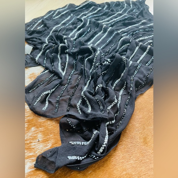 TILO Scarves Sparkle ❤️ Gorgeous hand-beaded with a gorgeous weight like jewelry - Picture 5 of 11